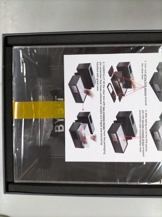 SPARK 1/18 Oracle Red Bull Racing RB18 2022 JAPAN GP– Used