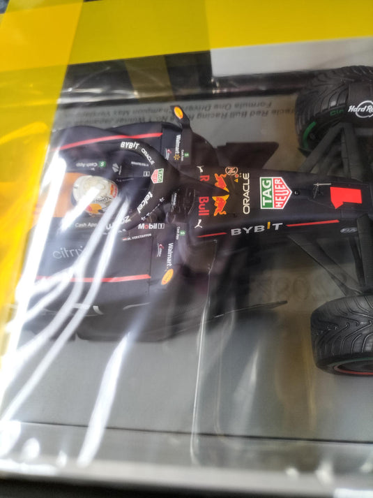 SPARK 1/18 Oracle Red Bull Racing RB18 2022 JAPAN GP– Used