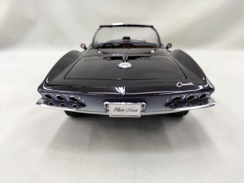 Laden Sie das Bild in Galerie -Viewer, AUTOart &quot;Mako Shark&quot; CORVETTE CHEVROLET 1/18 Scale Car– Used

