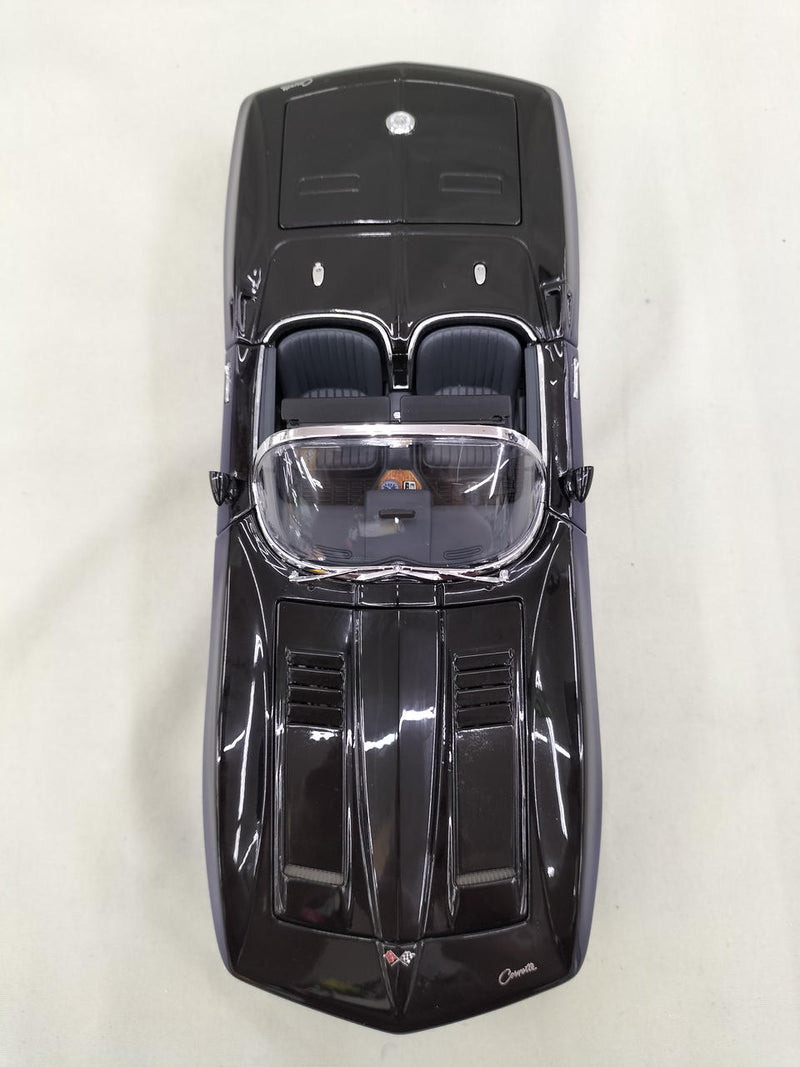 Laden Sie das Bild in Galerie -Viewer, AUTOart &quot;Mako Shark&quot; CORVETTE CHEVROLET 1/18 Scale Car– Used
