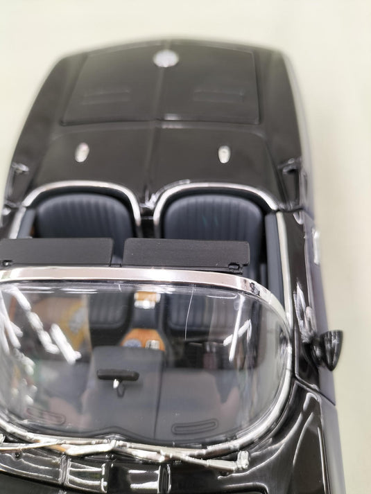 AUTOart "Mako Shark" CORVETTE CHEVROLET 1/18 Scale Car– Used