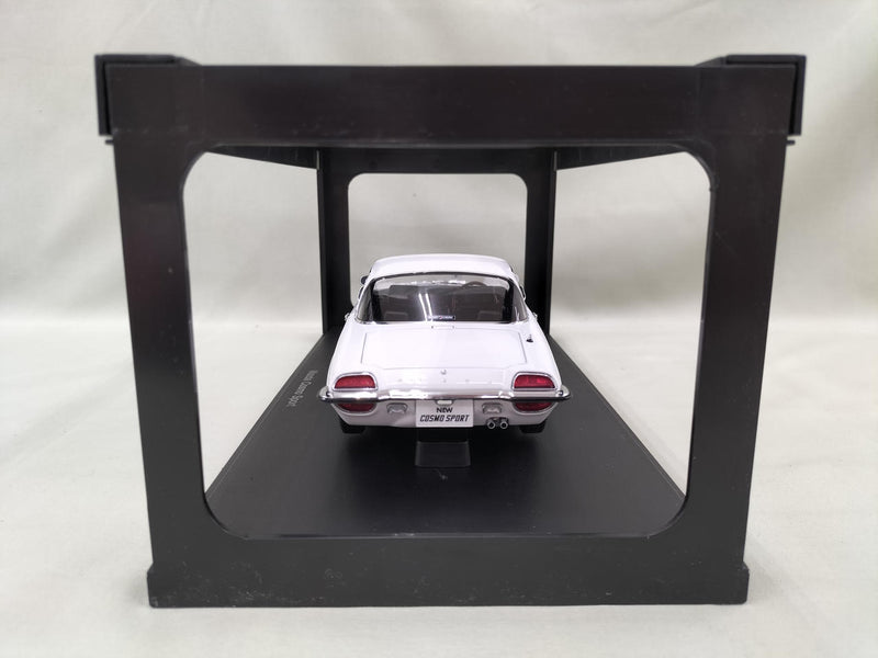 Load image into Gallery viewer, AUTOart Mazda Cosmo Sport 1/18 Scale Model Car– Used
