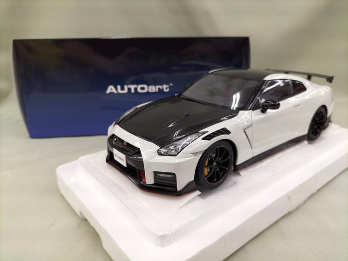 AUTOart SPECIAL EDITION Brilliant White Pearl NISSAN GT-R R-35 1/18 Scale Car– Used