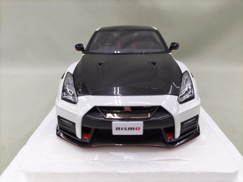 Load image into Gallery viewer, AUTOart SPECIAL EDITION Brilliant White Pearl NISSAN GT-R R-35 1/18 Scale Car– Used
