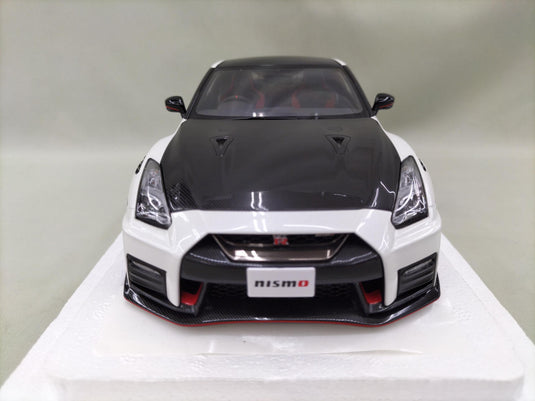 AUTOart SPECIAL EDITION Brilliant White Pearl NISSAN GT-R R-35 1/18 Scale Car– Used