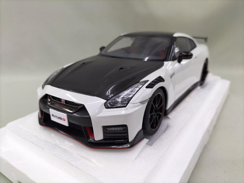 Load image into Gallery viewer, AUTOart SPECIAL EDITION Brilliant White Pearl NISSAN GT-R R-35 1/18 Scale Car– Used
