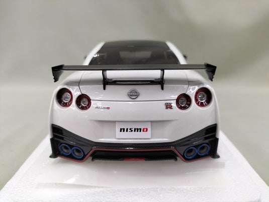 AUTOart SPECIAL EDITION Brilliant White Pearl NISSAN GT-R R-35 1/18 Scale Car– Used