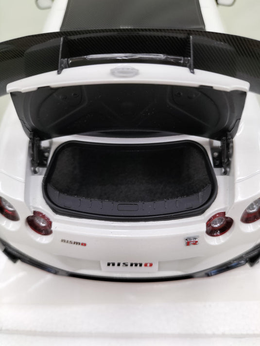 AUTOart SPECIAL EDITION Brilliant White Pearl NISSAN GT-R R-35 1/18 Scale Car– Used