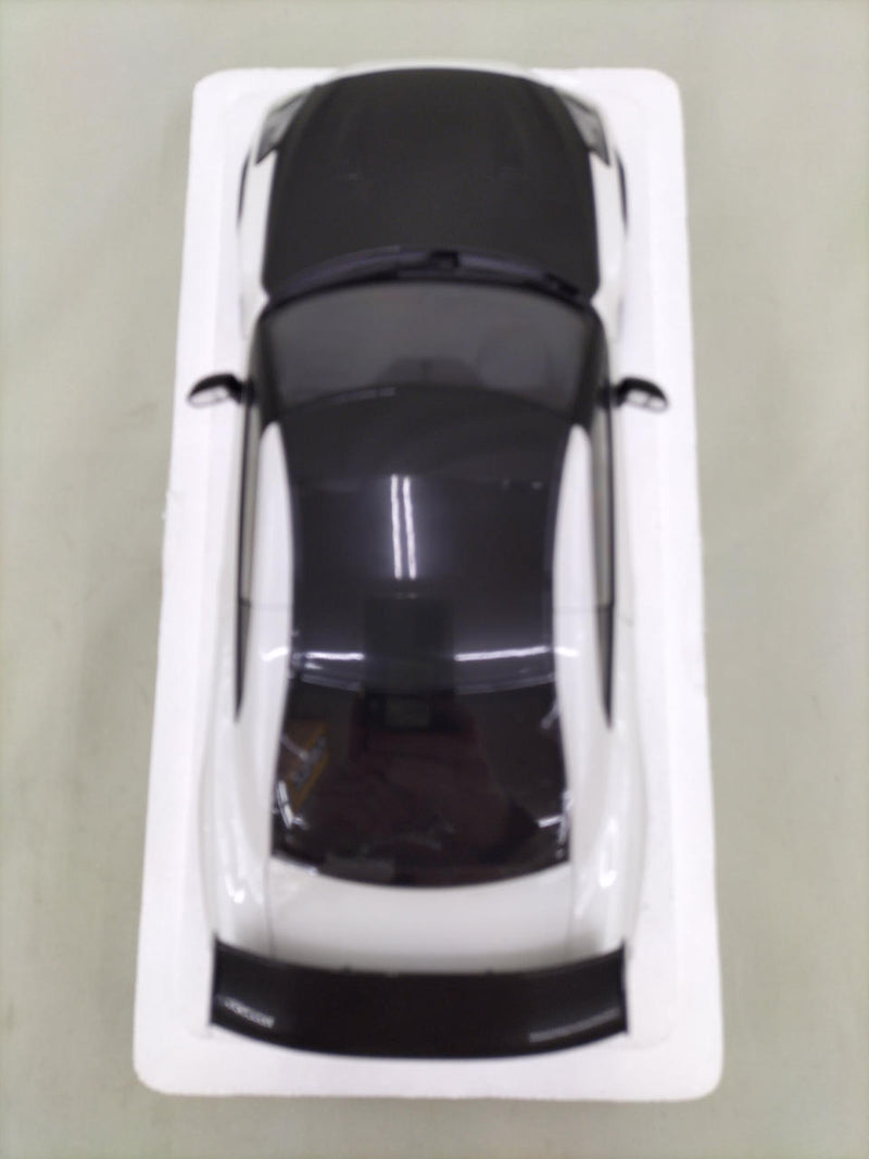 Load image into Gallery viewer, AUTOart SPECIAL EDITION Brilliant White Pearl NISSAN GT-R R-35 1/18 Scale Car– Used

