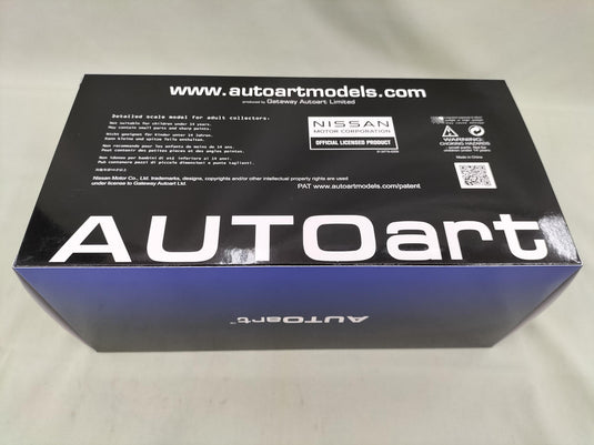 AUTOart SPECIAL EDITION Brilliant White Pearl NISSAN GT-R R-35 1/18 Scale Car– Used