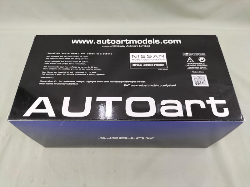 Cargue la imagen en el visor de la galería, AUTOart Bayside Blue w/ Carbon Hood NISMO R34 GT-R Z-TUNE 1/18 Scale Car– Used
