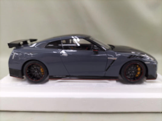 AUTOart Stealth Gray GT-R R35 NISMO SPECIAL EDITION 1/18 Scale Car– Used