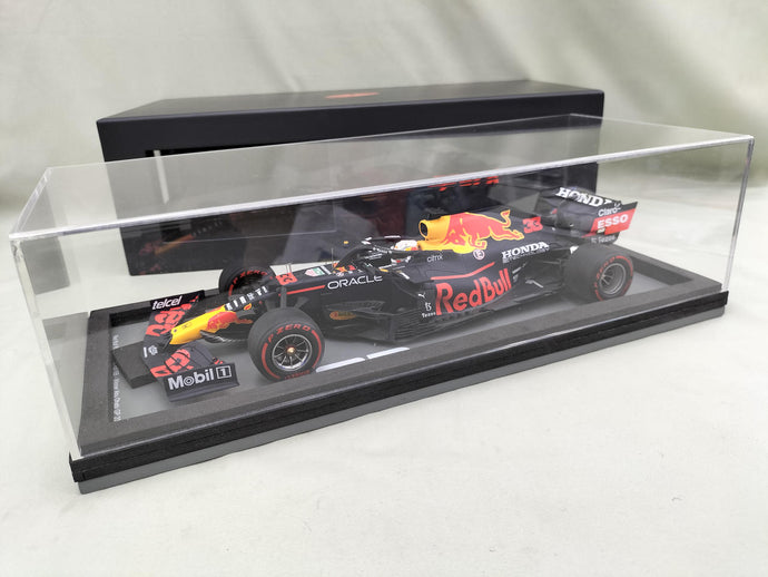 SPARK 1/18 Max Verstappen Red Bull Honda RB16B F1 Champion Car