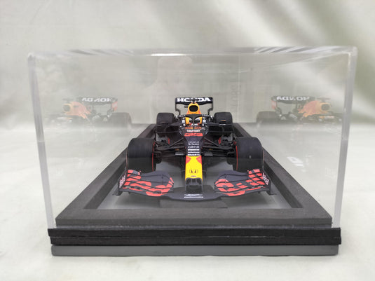 SPARK 1/18 Max Verstappen Red Bull Honda RB16B F1 Champion Car