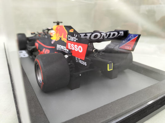 SPARK 1/18 Max Verstappen Red Bull Honda RB16B F1 Champion Car