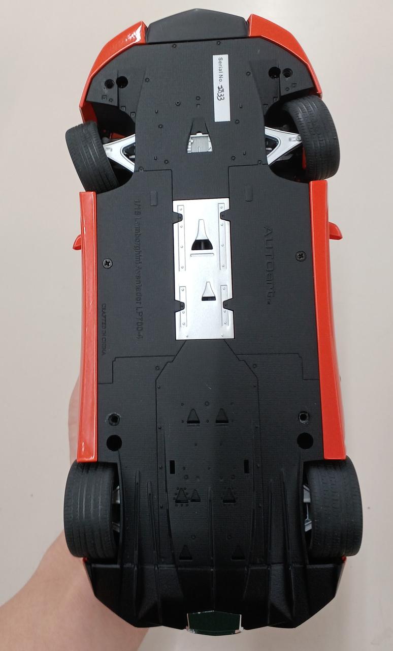 Laden Sie das Bild in Galerie -Viewer, AUTOart 1/18 Lamborghini Aventador LP700-4 Model Car– Used
