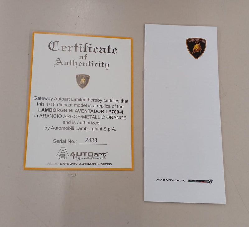 Laden Sie das Bild in Galerie -Viewer, AUTOart 1/18 Lamborghini Aventador LP700-4 Model Car– Used

