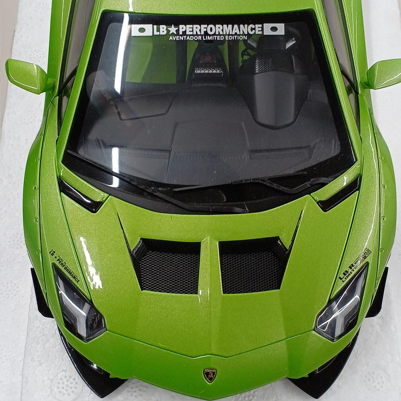 Load image into Gallery viewer, AUTOart LAMBORGHINI AVENTADOR Diecast 1/18 Scale Car– Used
