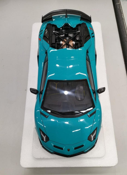 AUTOart Lamborghini Aventador 1/18 Scale Model Car– Used