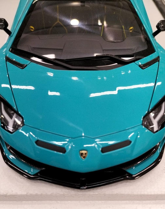AUTOart Lamborghini Aventador 1/18 Scale Model Car– Used
