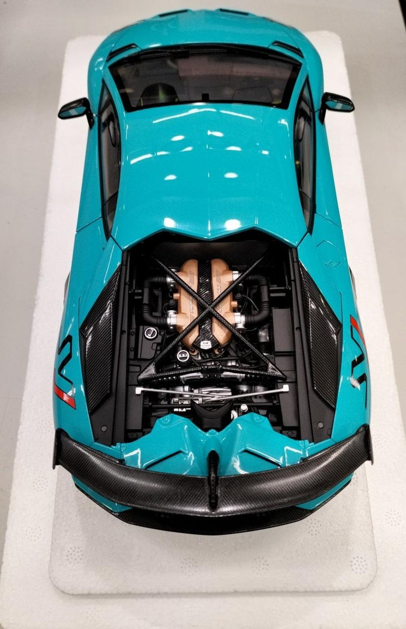 Load image into Gallery viewer, AUTOart Lamborghini Aventador 1/18 Scale Model Car– Used
