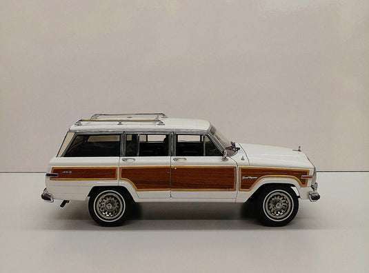 AUTOart 1/18 JEEP GRAND WAGONEER Scale Model Car– Used