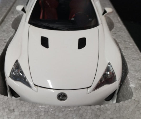 AUTOart 1/18 Lexus LFA Signature Series 1/18 Scale Car– Used