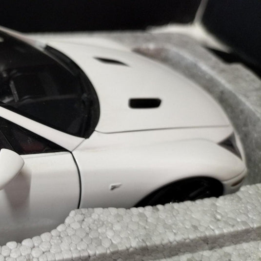AUTOart 1/18 Lexus LFA Signature Series 1/18 Scale Car– Used