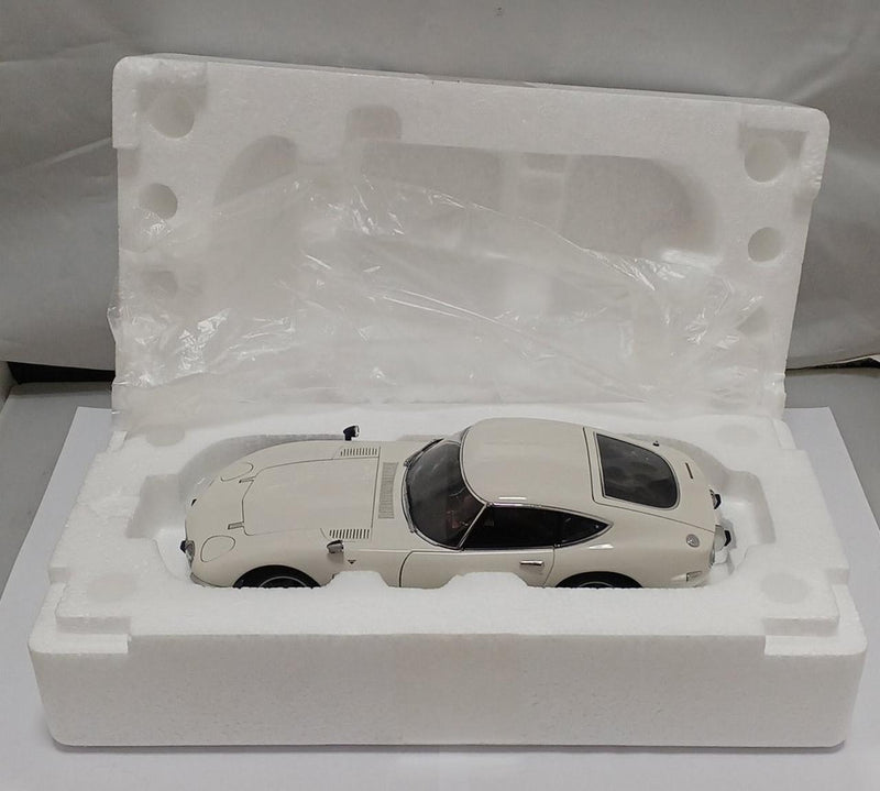 Carica immagine in Galleria Viewer, AUTOart 1:18 TOYOTA 2000GT COUPE Scale Model Car– Used

