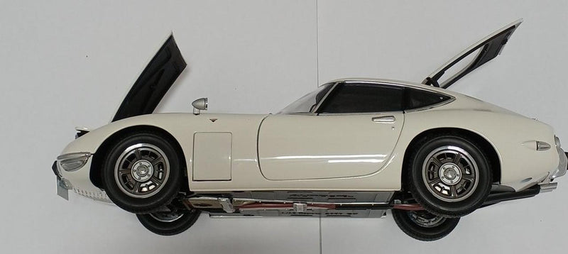 Carica immagine in Galleria Viewer, AUTOart 1:18 TOYOTA 2000GT COUPE Scale Model Car– Used
