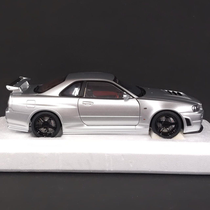 Load image into Gallery viewer, AUTOart NISMO R34 GT-R Z-TUNE (with Display Case) 1/18 Diecast Car– Used
