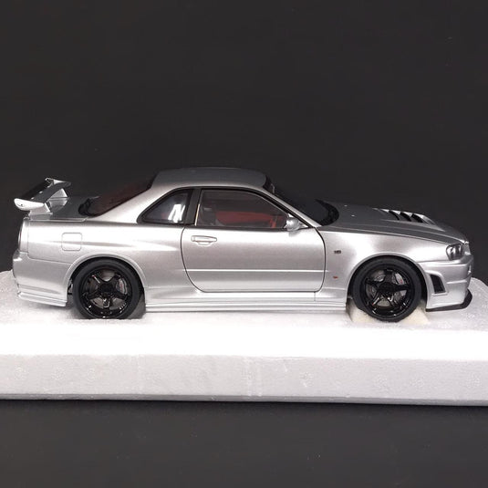 AUTOart NISMO R34 GT-R Z-TUNE (with Display Case) 1/18 Diecast Car– Used