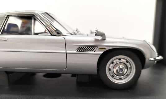 AUTOART Mazda COSMO SPORT 1/18 Scale Model Car– Used