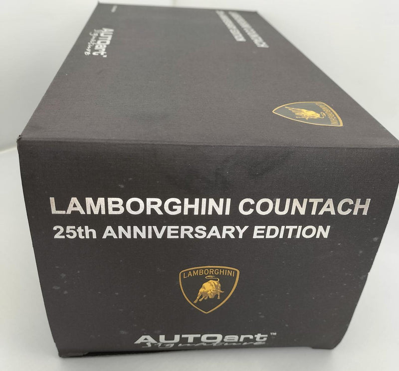 Laden Sie das Bild in Galerie -Viewer, AUTOart 1/18 Lamborghini Countach 25th Anniversary (Red) Scale Car– Used
