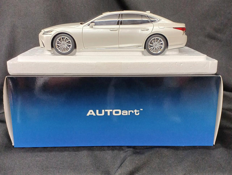 Cargue la imagen en el visor de la galería, AUTOart 78866 Lexus LS500h 1/18 Scale Model Car– Used
