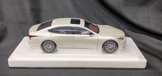 AUTOart 78866 Lexus LS500h 1/18 Scale Model Car– Used