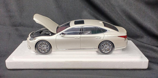 AUTOart 78866 Lexus LS500h 1/18 Scale Model Car– Used
