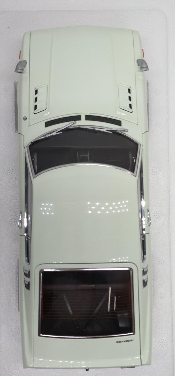 Cargue la imagen en el visor de la galería, AUTOART 78766 Toyota Celica Liftback 2000 GT 1/18 Scale Model Car– Used
