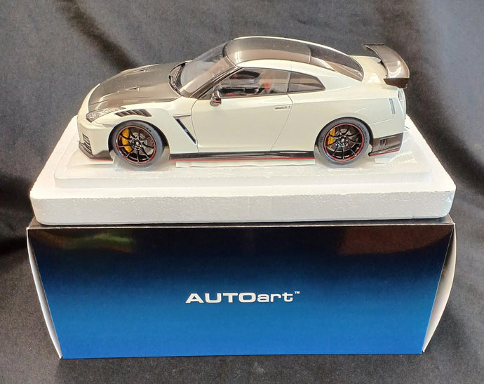 AUTOart 77501 Nissan GT-R (R35) 1/18 Scale Model Car– Used
