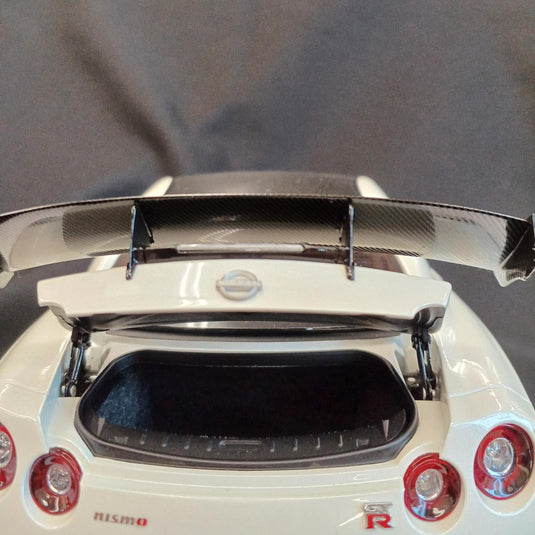 AUTOart 77501 Nissan GT-R (R35) 1/18 Scale Model Car– Used