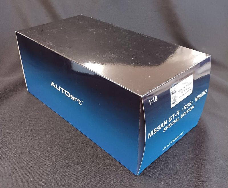 Cargue la imagen en el visor de la galería, AUTOart 77501 Nissan GT-R (R35) 1/18 Scale Model Car– Used
