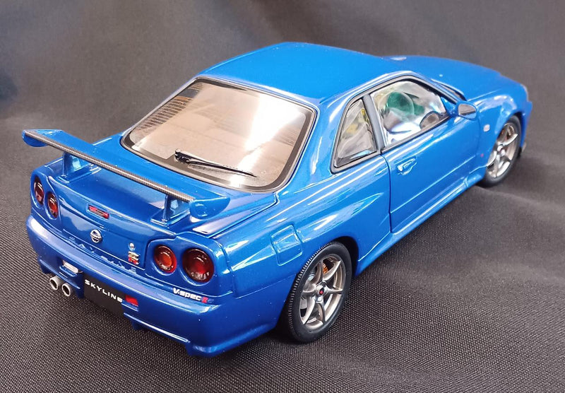 Cargue la imagen en el visor de la galería, AUTOart 77335 SKYLINE GT-R R34 V-SPEC II UPGRADED 1/18 Scale Model Car– Used
