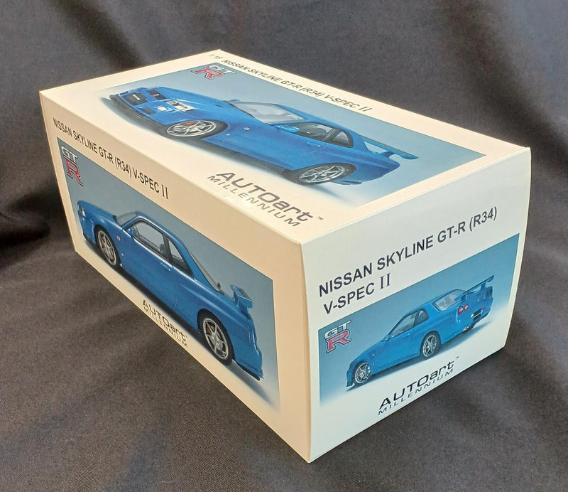 Cargue la imagen en el visor de la galería, AUTOart 77335 SKYLINE GT-R R34 V-SPEC II UPGRADED 1/18 Scale Model Car– Used
