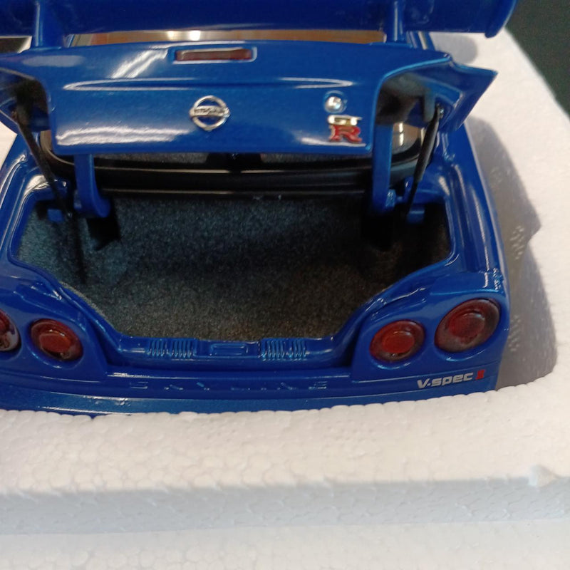 Cargue la imagen en el visor de la galería, AUTOart 77335 SKYLINE GT-R R34 V-SPEC II UPGRADED 1/18 Scale Model Car– Used
