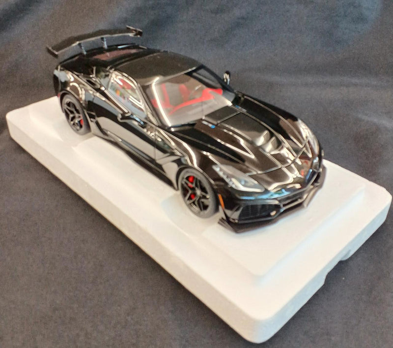 Carica immagine in Galleria Viewer, AUTOart 71276 Chevrolet Corvette (C7) ZR1 1/18 Scale Model Car– Used
