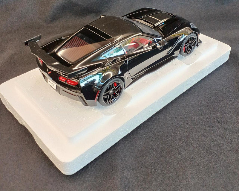 Carica immagine in Galleria Viewer, AUTOart 71276 Chevrolet Corvette (C7) ZR1 1/18 Scale Model Car– Used
