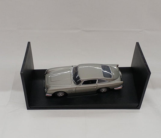 AUTOart Aston Martin DB5 007 GOLD FINGER 1/18 Scale Model Car– Used