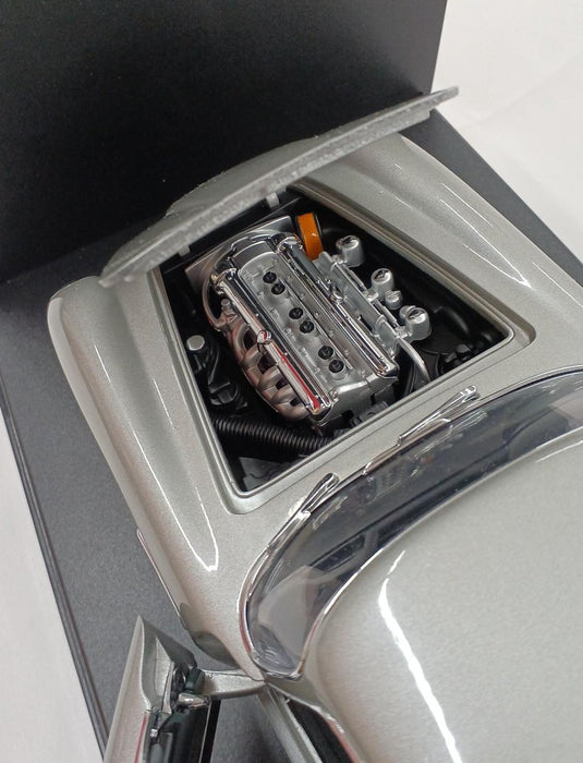 AUTOart Aston Martin DB5 007 GOLD FINGER 1/18 Scale Model Car– Used