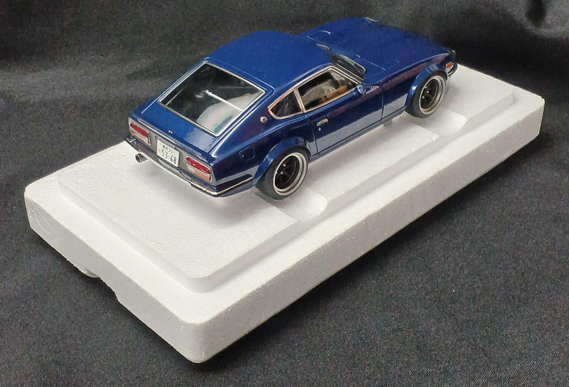 Cargue la imagen en el visor de la galería, AUTOART 77451 Nissan Fairlady Z (S30) &quot;Devil Z&quot; 1/18 Scale Model Car– Used
