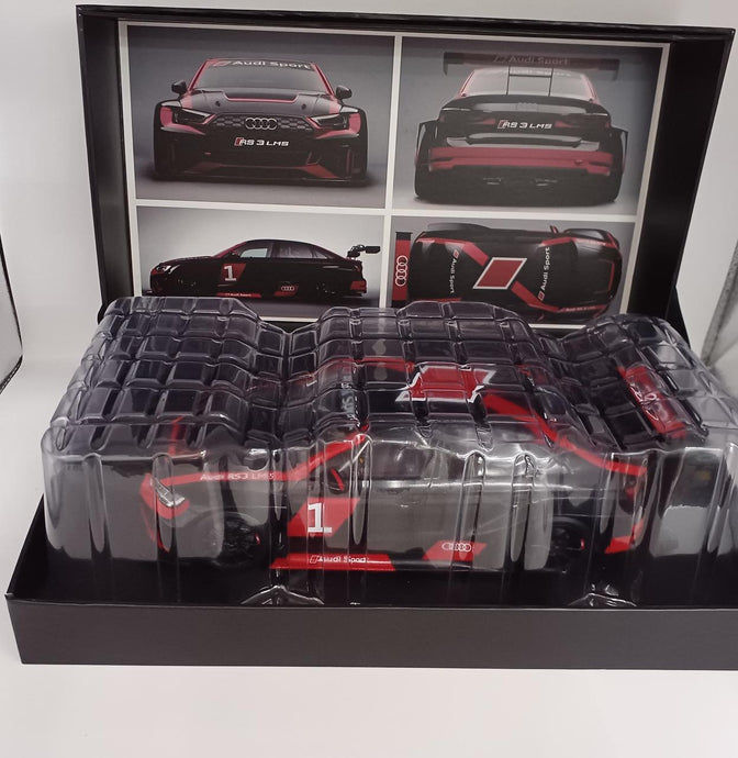 Spark 1/18 Audi RS3 LMS 2017 Scale Model Car